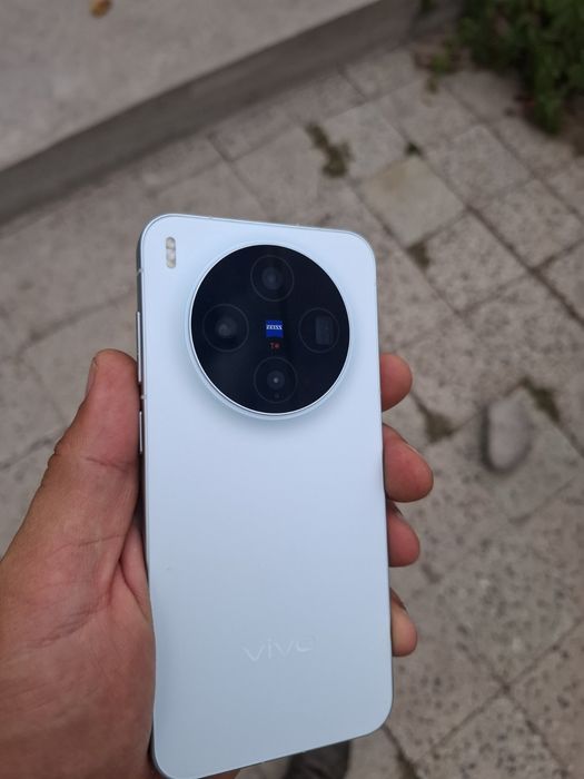 Vivo X300 256GB.