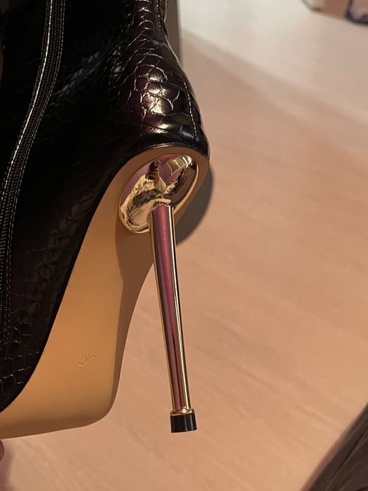 Елегантни дамски боти