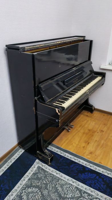 Пианино"Красный октябрь"