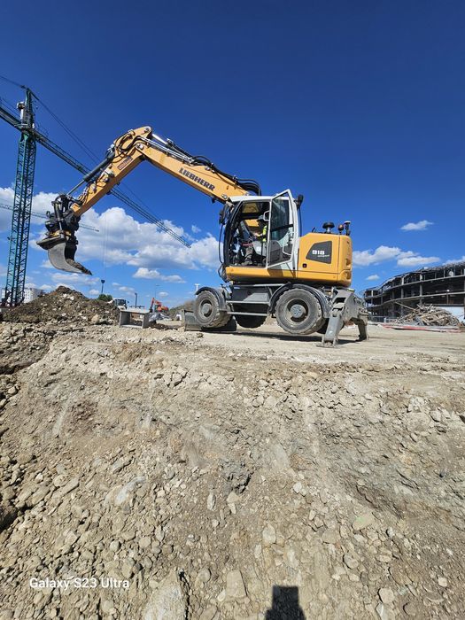 Inchiriere excavator pe pneuri