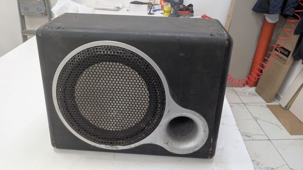 Сабвуфер Infinity с усилителем JBL
