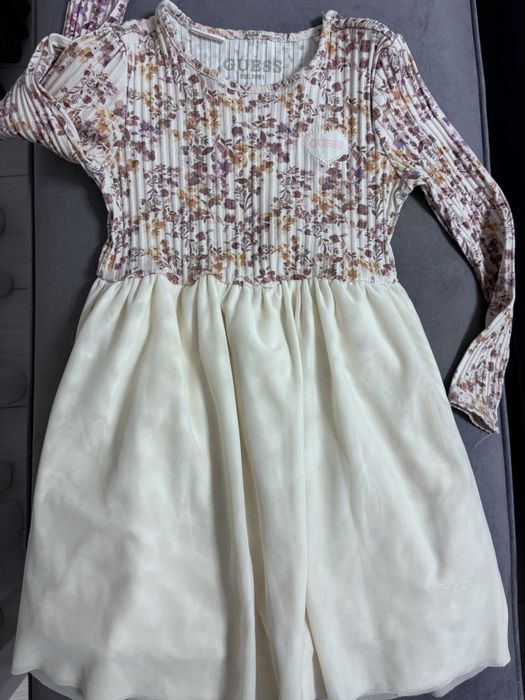 Детска рокля Guess размер 4г.