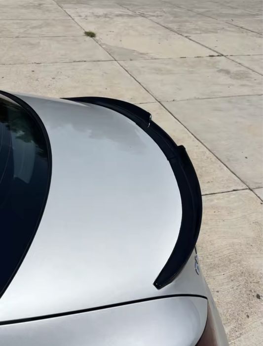 Универсален Спойлер Карбон Черен  от 3 части (118-138 см)