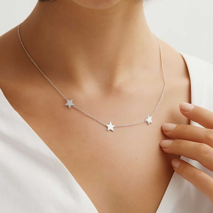 Персонализирано колие с име – идеален коледен подарък за нея