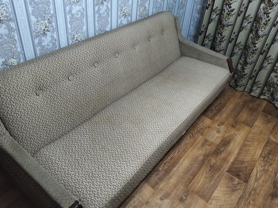 Отдам диван с креслами