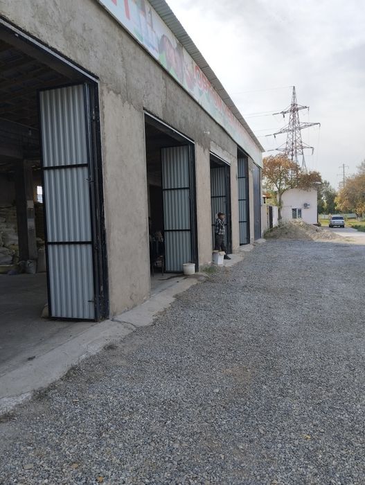 Нотурар бино сотилади