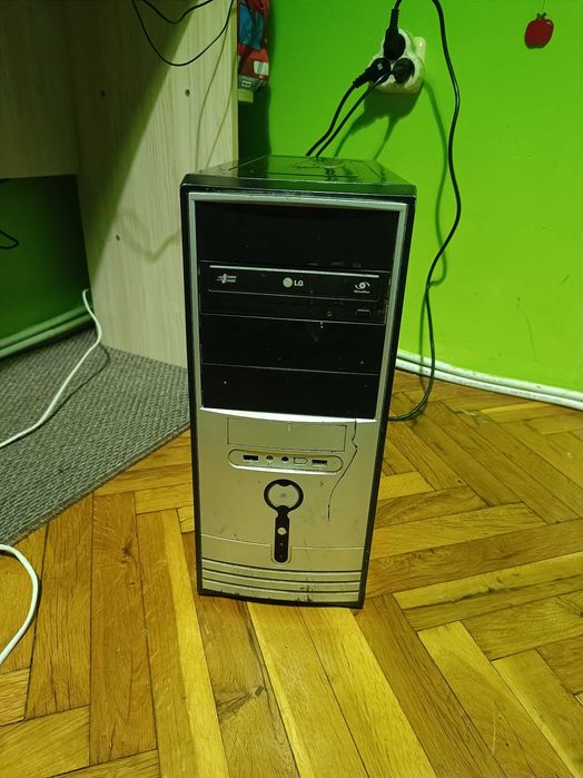 Настолен компютър за работа