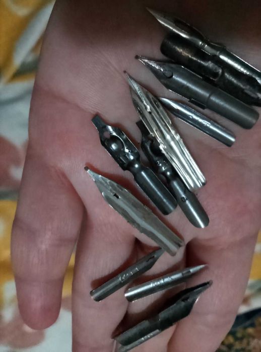 Продавам резци за линолеум, перца за перодръжки