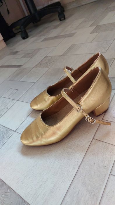 Туфли в золотом цвете