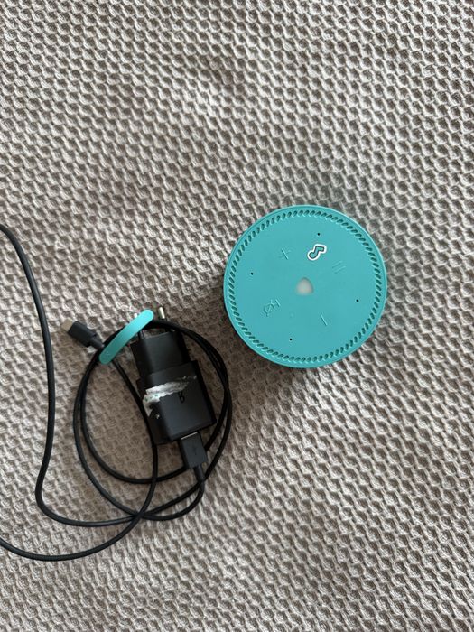 Яндекс колонка в мятном цвете