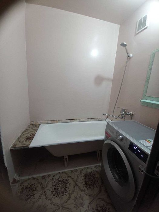 Продается квартира Сергели-5  1/9/9 сзади Торгового центра Golden Life