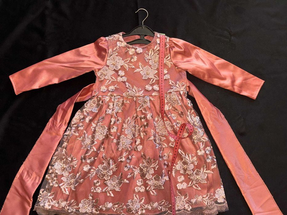 Платья НОВЫЕ детские нарядные разные