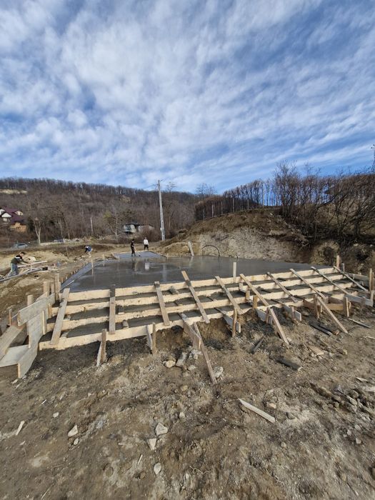 Executam lucrari de constructii: