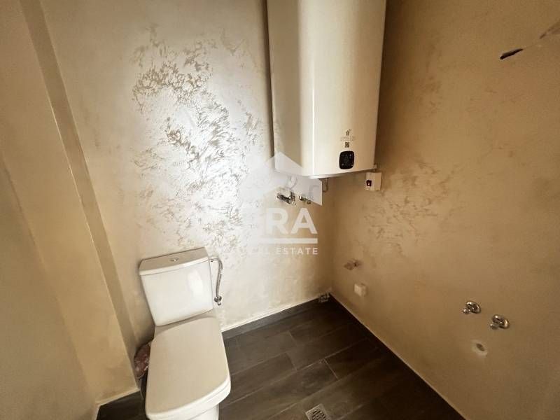 Четиристаен обзаведен апартамент за продажба, с големи стаи и собствен