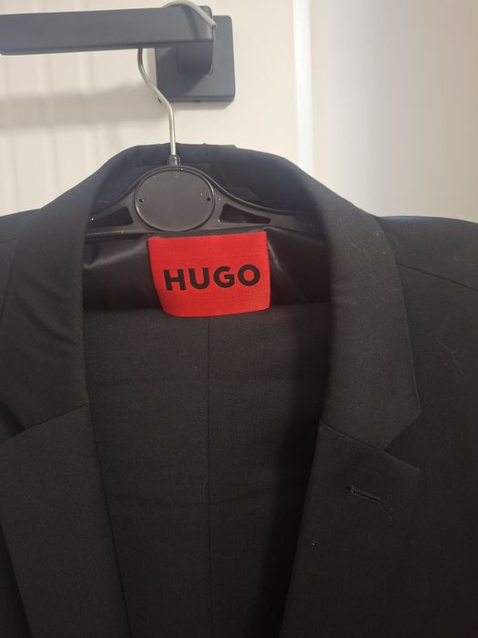 Costum Hugo ca nou