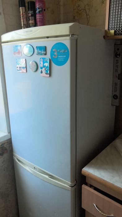 Продам рабочий холодильник Б/У