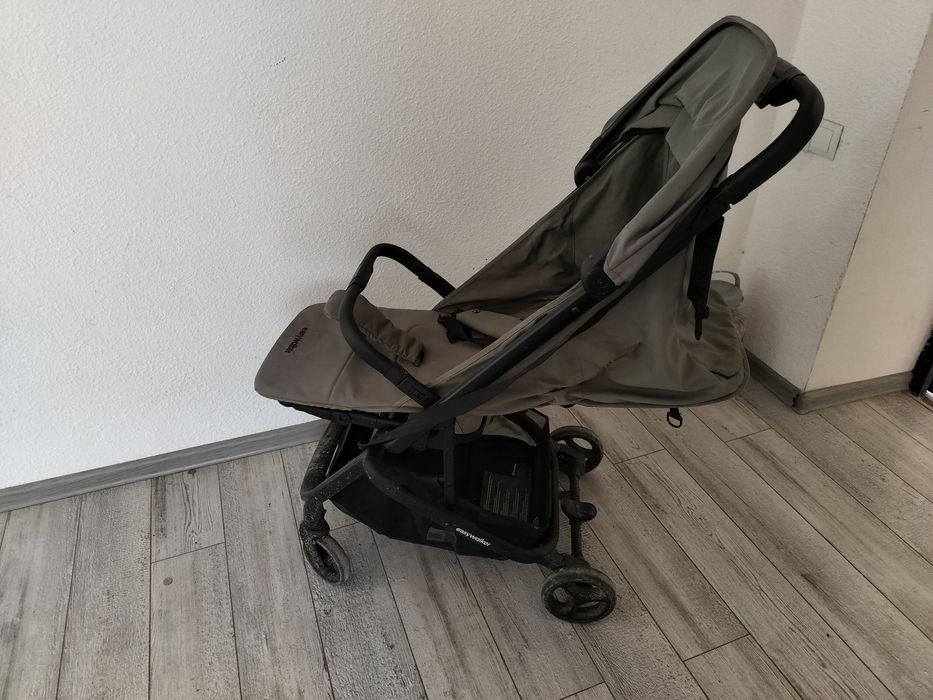 Продам коляски , автокресло,бесык,ходунки .