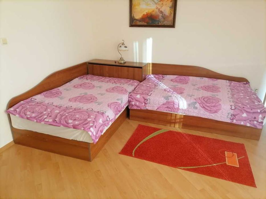 Ъглови легла с матраци и  ракли.