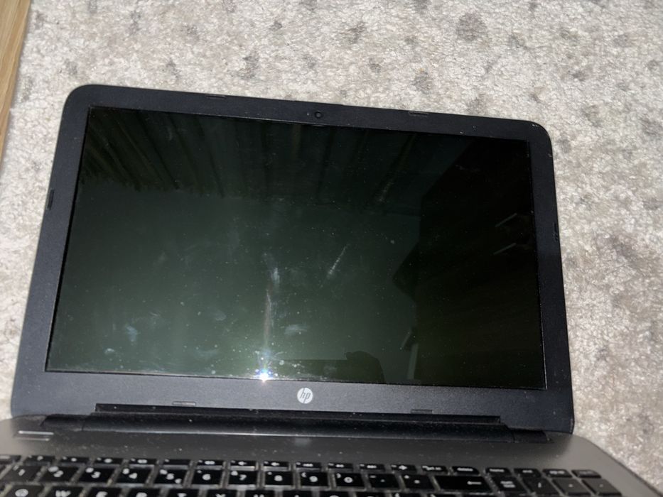 Vând laptop pentru piese (Este funcțional)