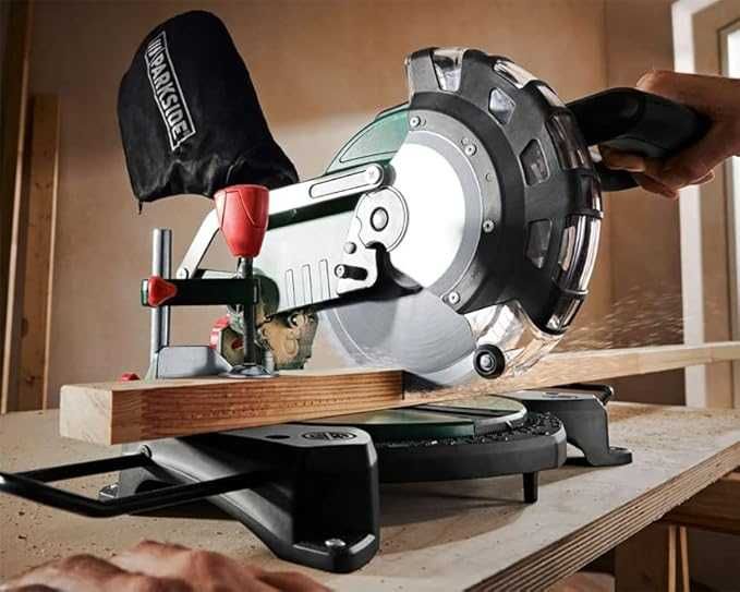 Fierăstrău circular Parkside PKS 1500 B3, 1500 W, până la 45°