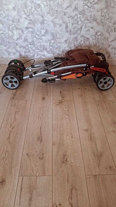 Детское коляска в очень хорошем состоянии.