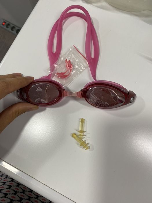 Продам купальник( шапочка , очки)