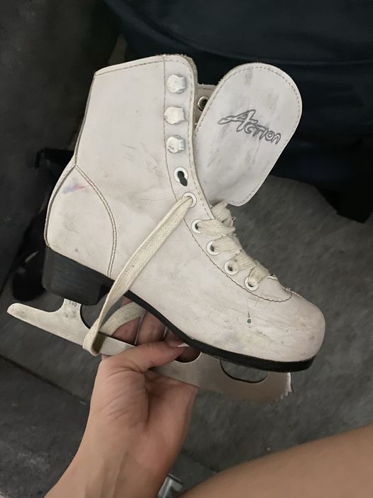 Продам детские коньки