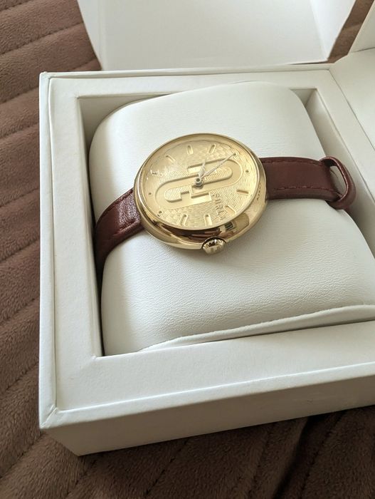 Ceas Furla auriu cu curea vișinie din piele