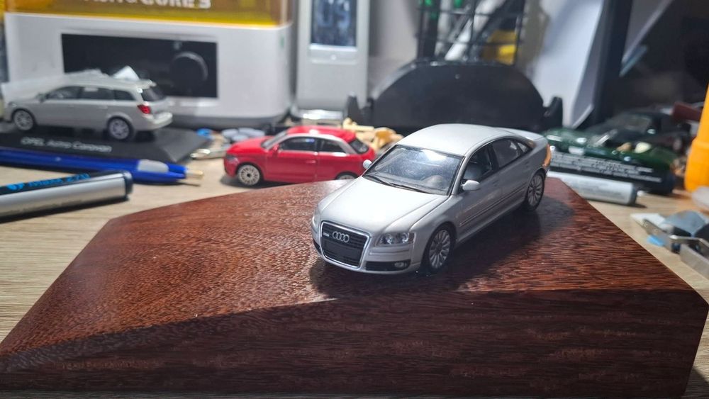 Аudi A8 -Minichamps