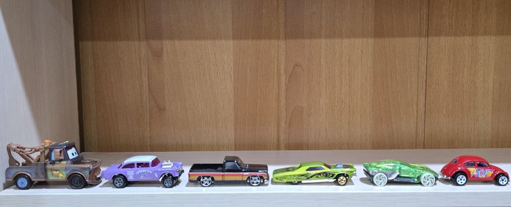 Продаются металлические машинки