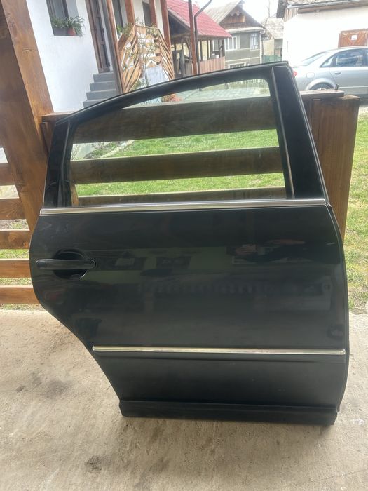 Vând uși fața spate în stare perfectă vw pasat b5 2001