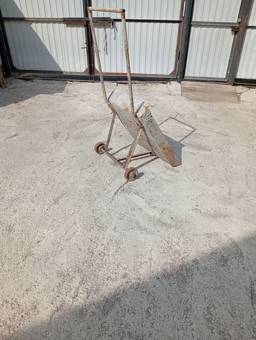 Продам тележку вывозить мусор.