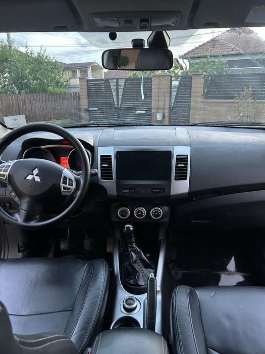 Mitsubishi Outlander 2.0 D 4x4 dotări complete