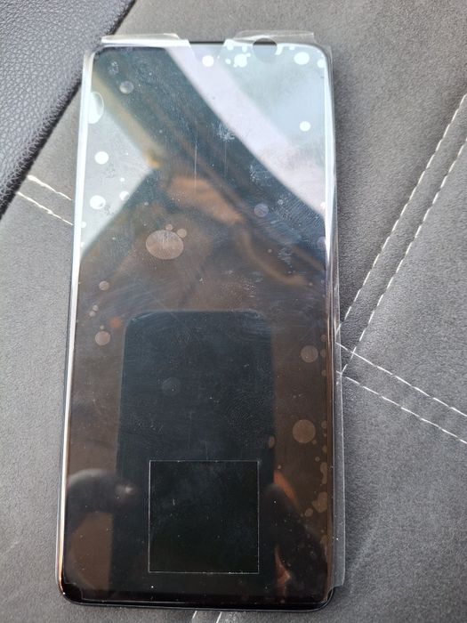 Продавам телефон самсунг А51