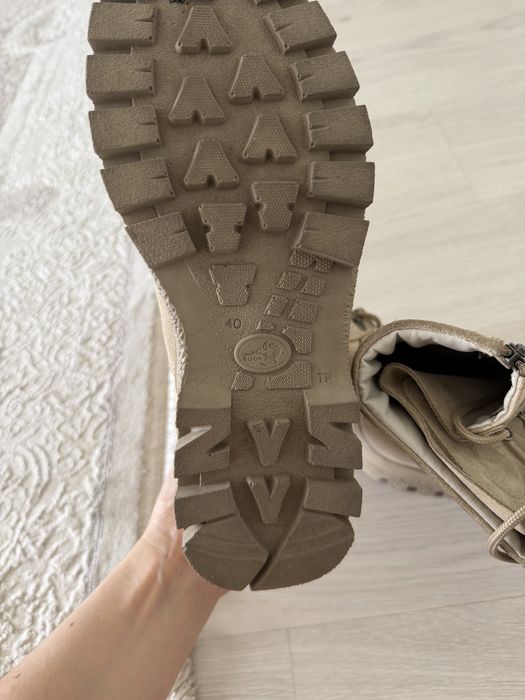 Продам бежевые берцы 40 размер