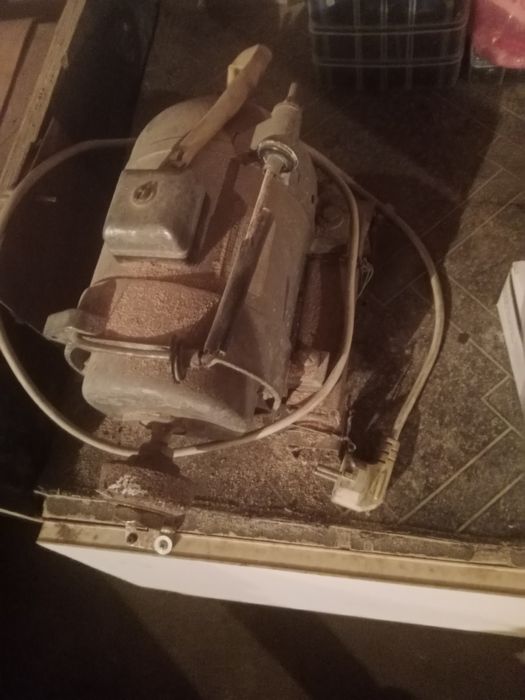 Продам тиски со стульям