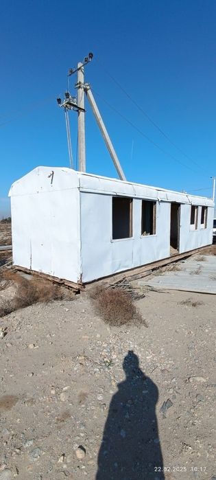 Домик вагон сотилади 9м --3м акфа эшик ва деразаси бор