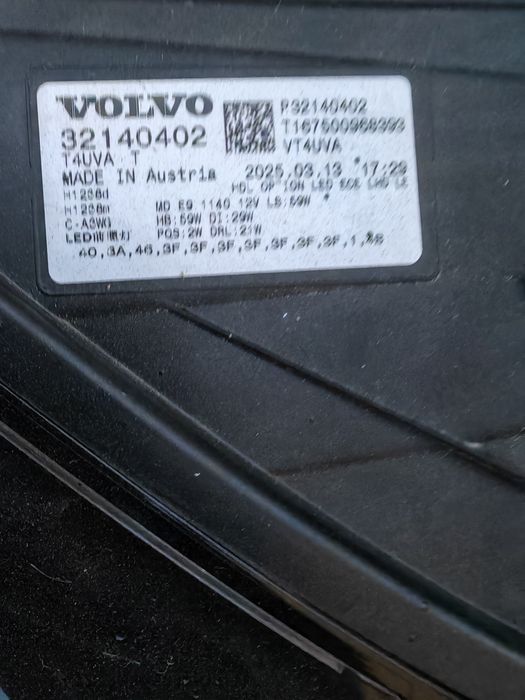 Far Volvo XC40 stare perfecta