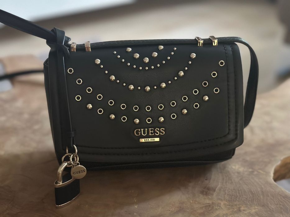 Дамски чанти Guess