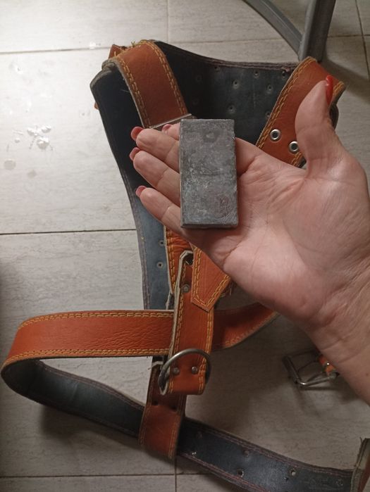 Шлейка с утяжелителями для крупных пород собак.