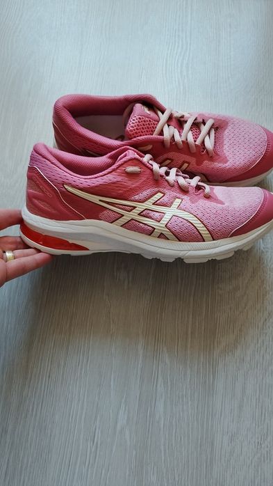 Asics mărimea 38