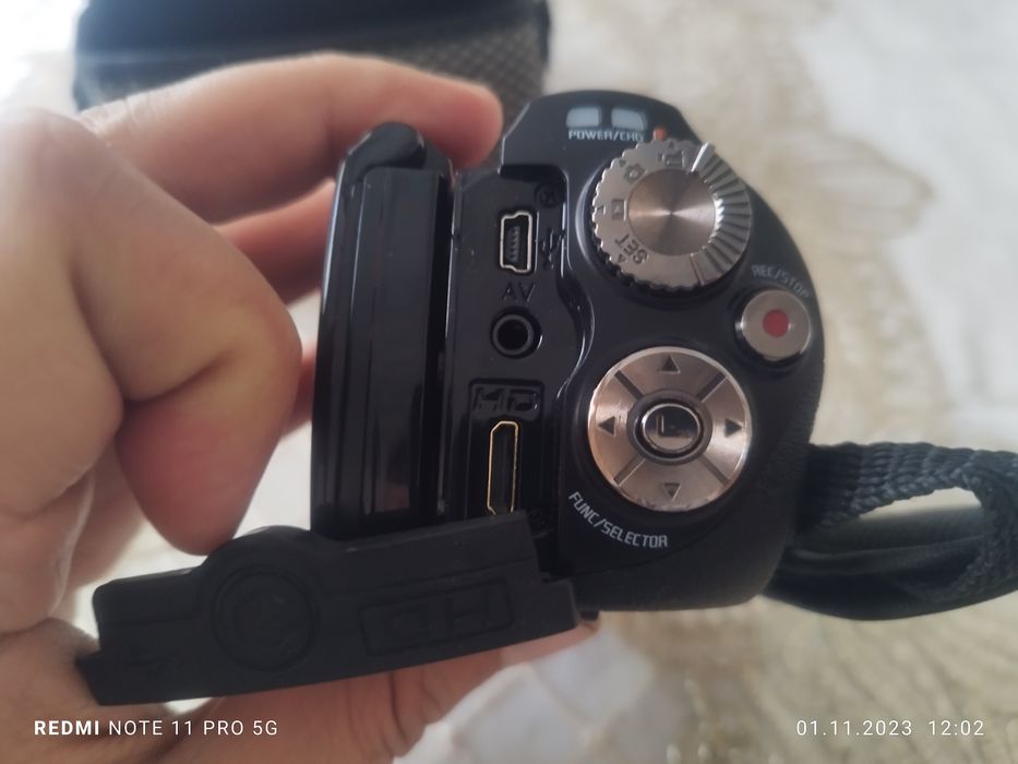 Видеокамера и фотоаппарат SONY