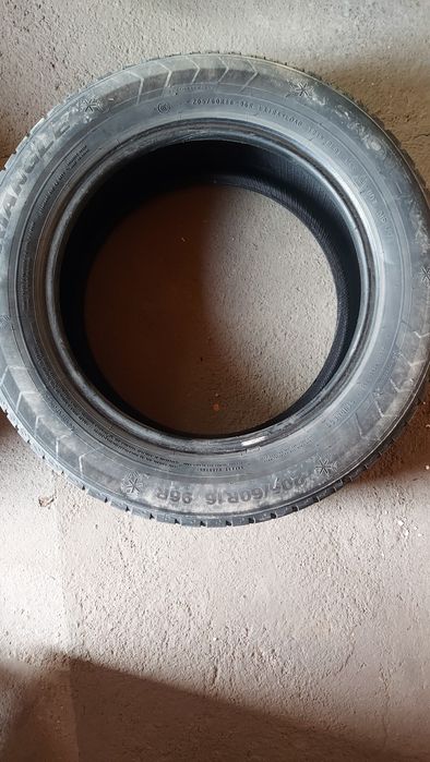 Продам шины зимние 2 шт triangle