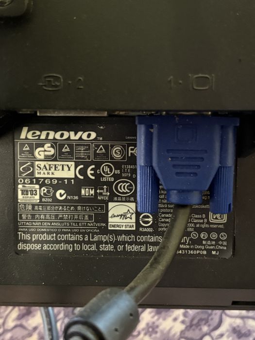 Монитор Lenovo