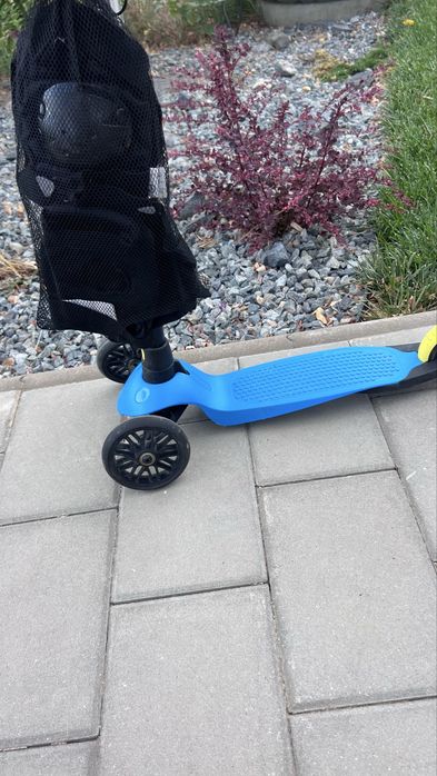 Vand trotineta 3 roti cu set protectii noi