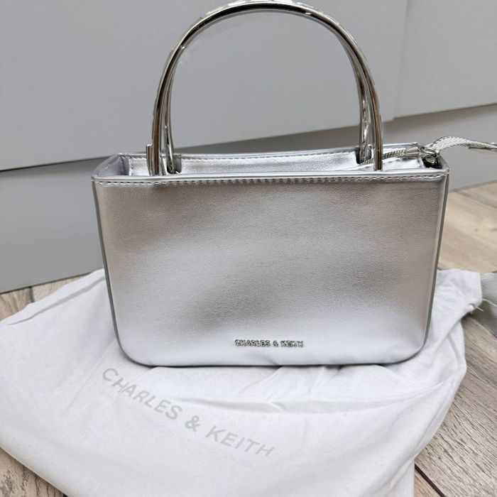 Продается сумка от Charles & Keith