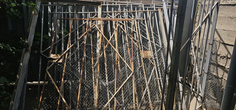 Железный самодельный забор