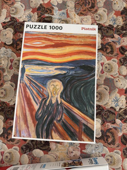 Пазлы два набора и картина