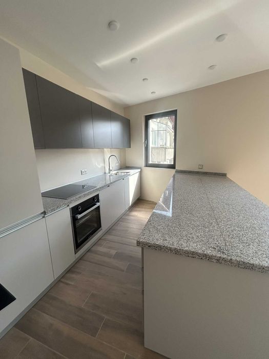 Дава се под наем Четиристаен апартамент в София, Изток - 100 кв.м за 1500 € - Снимка #1