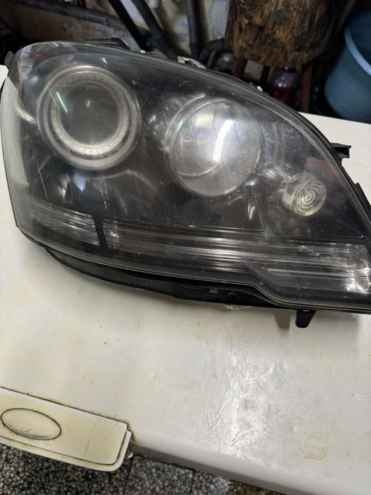 Фар за ML350 с чупени уши